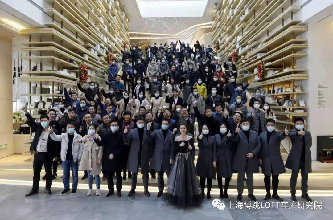 营口全国一百多人在华侨城汉口道6号参观研讨LOFT专利车库技术！